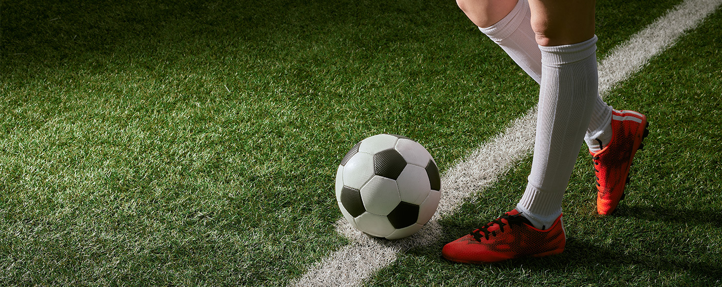 Soccer drill to Pass and move to break down opponents