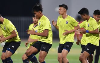 Build up play at training