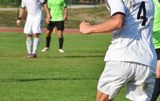 Midfielders to win the ball between boxes to stop attacks and create counter attacks Midfielders to win the ball between boxes to stop attacks and create counter attacks
