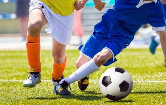 Players go 1v1 to goal