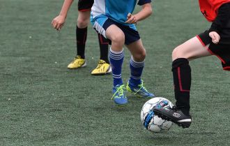 Playing 2v2 in small sided games