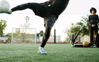 Link play, pass quickly and attack in a variety of ways