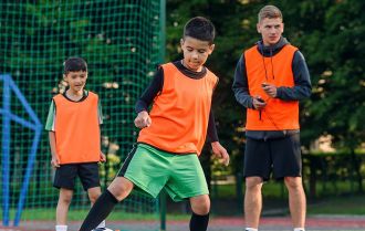 Keeping possession in front of goal