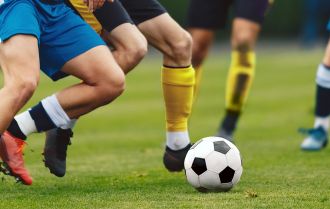 Players move to receive the pass