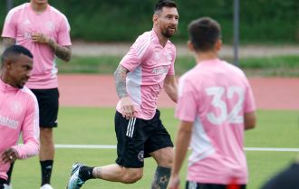 Players pass into the square and receive the ball 