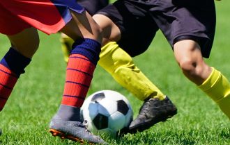 Players try to beat each other in 1v1 battles