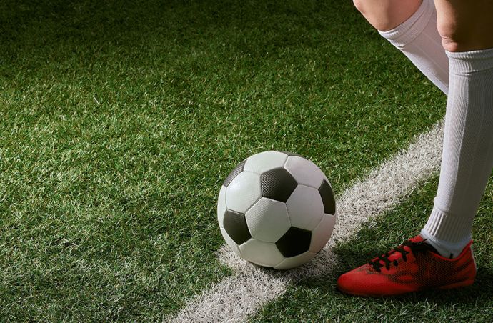 Soccer drill to Pass and move to break down opponents