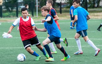 Players scan to see where the space is