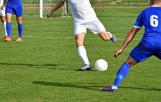 Warm up by keeping the ball under pressure from the oppositions press