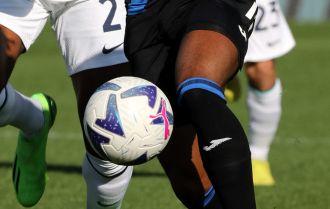 players go 3v3 in small space attacking defending game