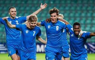 Passing to get behind the opposition defence