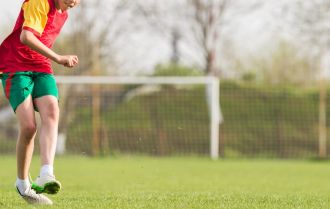 Build up to shots with interplay between two strikers