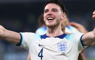 Pivot players are fundamental to clever teams